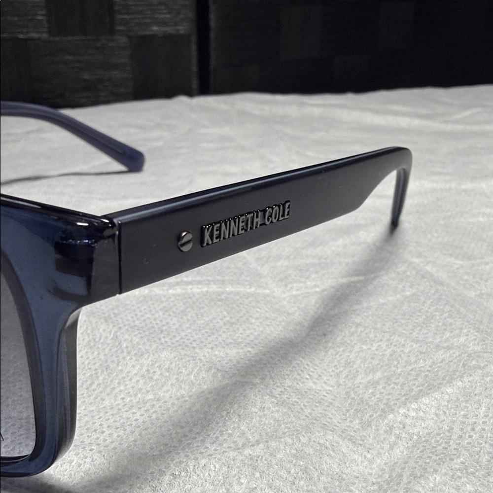 Kenneth Cole Navy Sunglasses - Picture 2 of 4